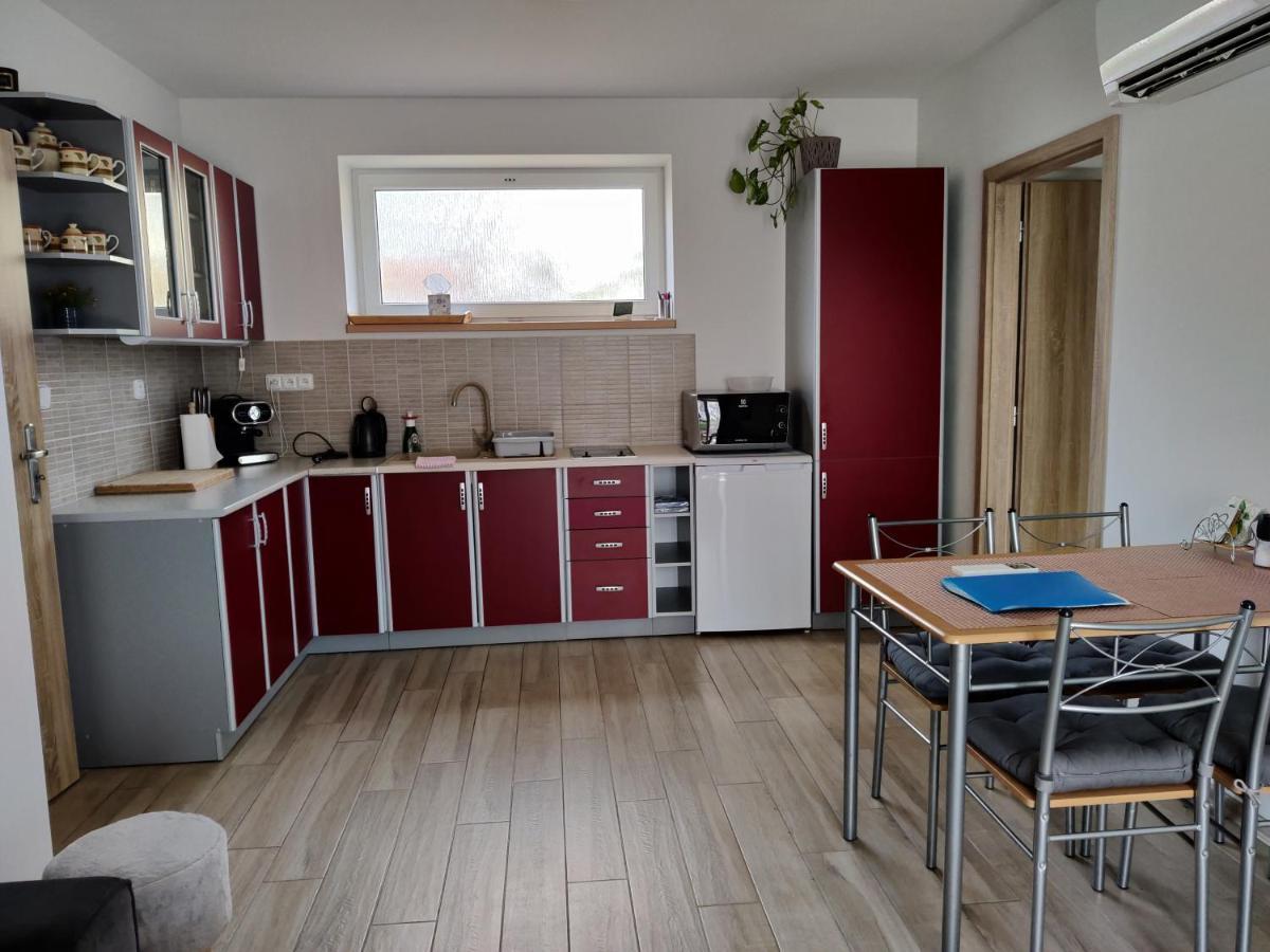 Apartman Pod Lipou - Samostatny Objekt Jaroměř Extérieur photo