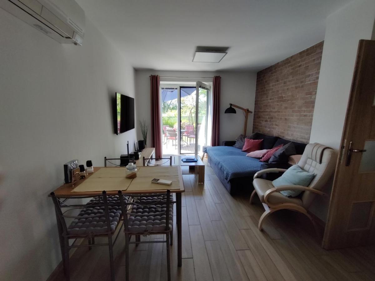 Apartman Pod Lipou - Samostatny Objekt Jaroměř Extérieur photo