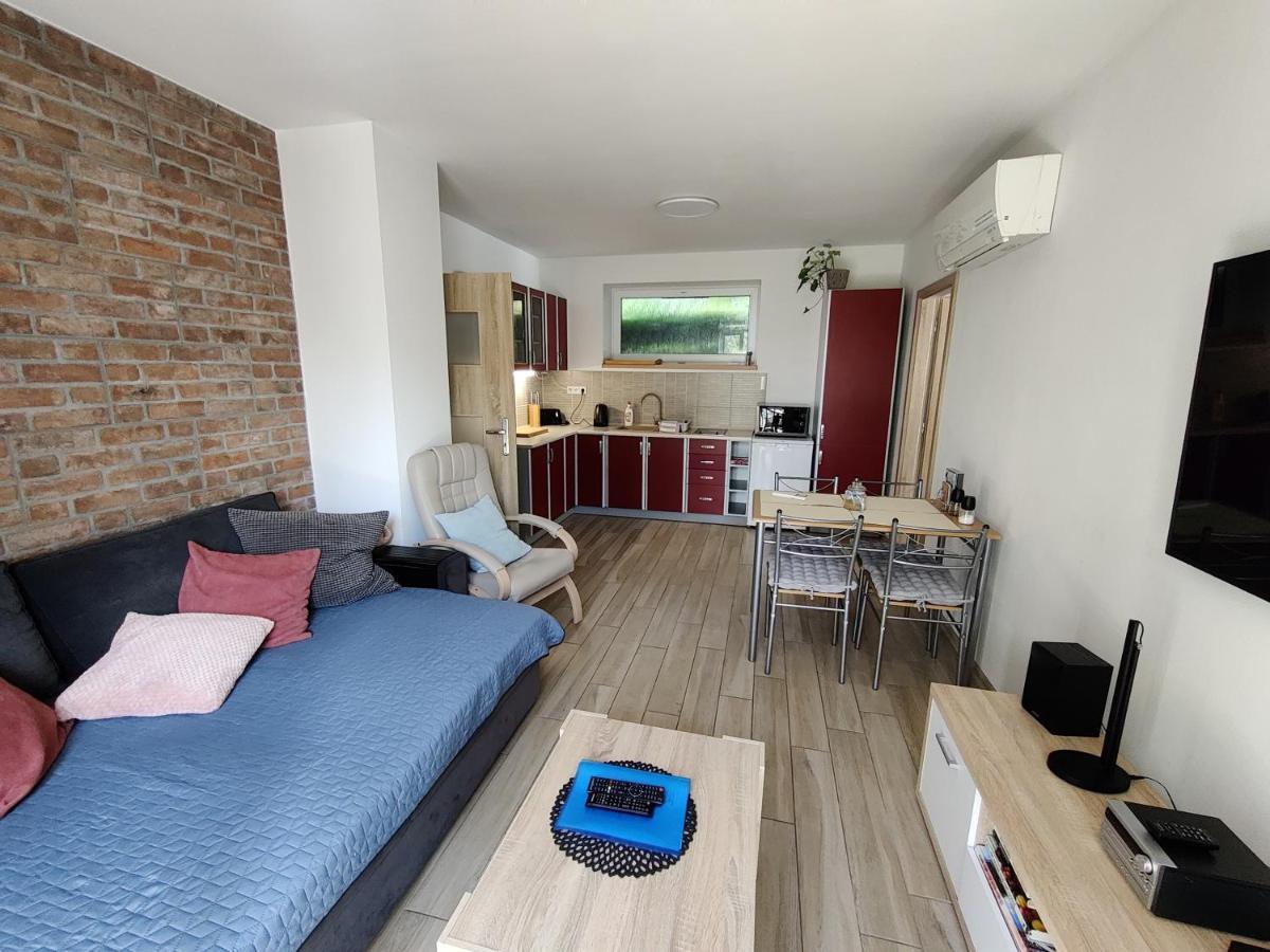 Apartman Pod Lipou - Samostatny Objekt Jaroměř Extérieur photo